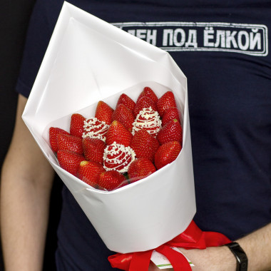 Клубничный букет "Ноктюрн"